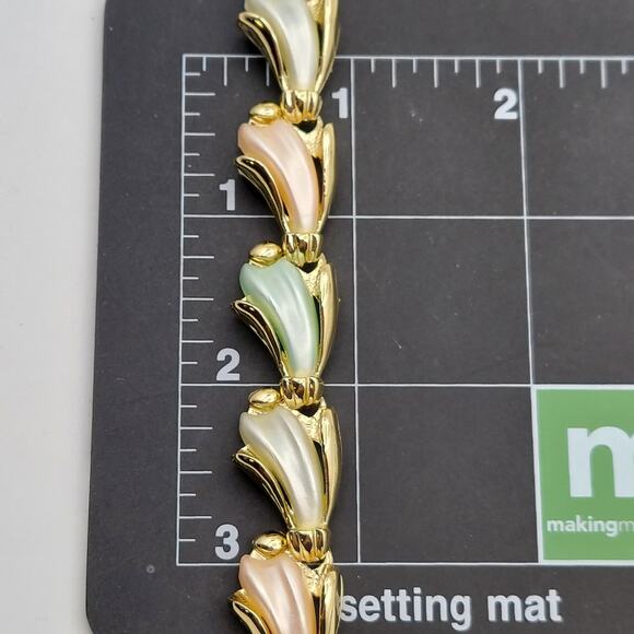 Pastel Pink & Seafoam Green Necklace & Clip Earrings Set Molded Plastic Lucite - Picture 15 of 16